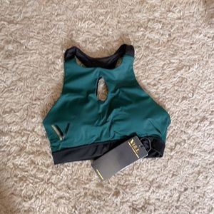 VullSport- Liquid Compression Sports Bra NWT size Small